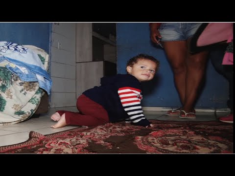 Bebê espera na justiça o direito de conseguir andar