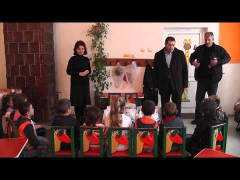 PAVEL BADEA CADOURI LA COPII DIN DRAGOTESTI,DOLJ