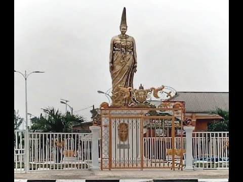 The Unveiling of the Iyoba N’ Uselu (Omo Ikuoyemwen) Statues by  The Oba of Benin, Oba Ewuare II