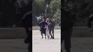 התחדשה עבודת המקדש אחרי אלפיים שנות הפסקה. כהן בבגדי כהונה קידש ידיו ורגליו והניף 
