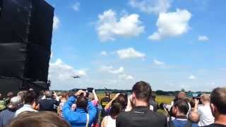 preview picture of video 'Fly By Dreamliner at Dutch Airfoce Exhibition at Gilze-Rijen'