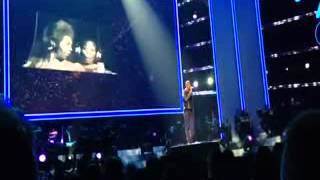 Usher Sings Whitney's "I Believe In You And Me" (Whitney Houston Tribute)