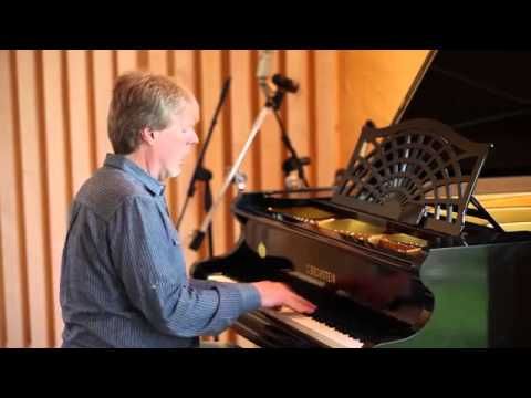 Clip of Steve Hunt playing Dodgy Boat on piano.