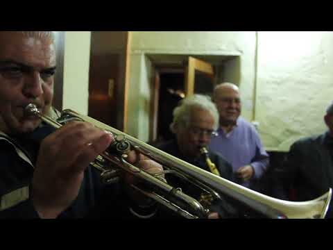 Agusto Barriga con su stradivarius y con 89 años - Domingo Macias