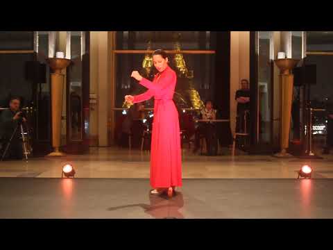 ANA MORALES En La Cuerda Flora en el Teatro Chaillot de Paris ; la XXI Bienal de Séville 2020