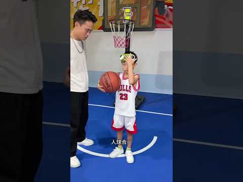 到底谁的球技更厉害，比比就知道啦！ #shorts #funny #搞笑