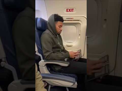 A pesenger record 🎥 unbelievable emergency landing airplane crash😱✈️#airplanecrash#aviationaccident