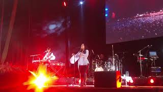 Carla Morrison dedica una canción en Lima - Extraño tus besos en vivo