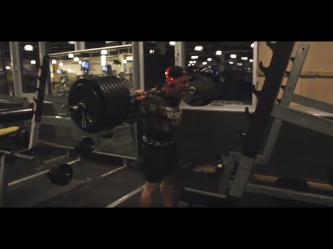 17 Years old Vs. 18 Years old bodybuilder - 200kg/250kg KG DEEP SQUAT