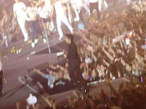 Ending @ SMTOWN LIVE IN PARIS (June 10, 2011)