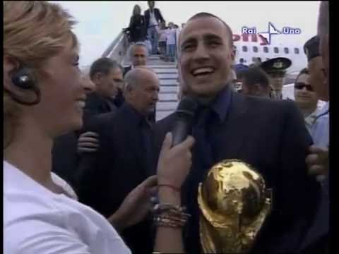 IL TRIONFANTE ARRIVO IN AEROPORTO DELLA NAZIONALE CAMPIONE DEL MONDO AL MONDIALE DI 'GERMANIA 2006'