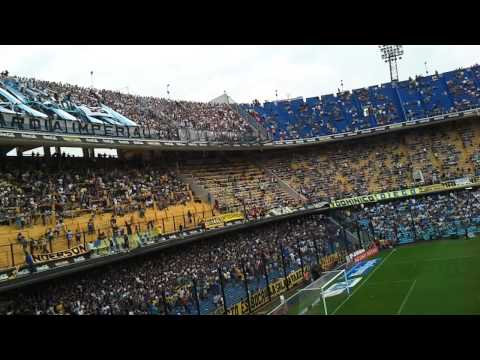 "No importa en que cancha juguemos" Barra: La Guardia Imperial &bull; Club: Racing Club