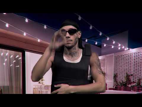 Mister V fait des signes de gangs - FAIRE UN ALBUM 2