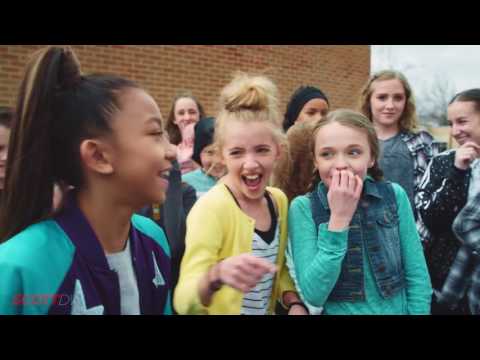 GRADE SCHOOL DANCE BATTLE! BOYS VS GIRLS!    ScottDW