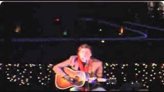 Lee DeWyze sings Dear Isabelle at Graceland