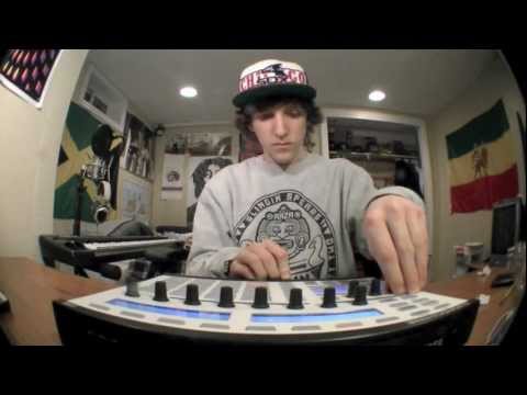 Felly rips a verse over Maschine beat