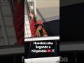 Shakira llega a Kirguistán y saluda desde el techo del auto 🇰🇬👋 #shakira #lmynlworldtour