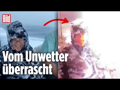 Boot voller Angler wird auf hoher See vom Blitz getroffen