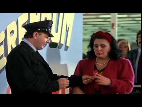 Grandi Magazzini - Massimo Boldi - Calcolatrice con mano