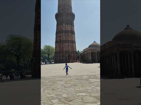 Qutub Minar er samne jeno pakhi urche🦜🐦‍🔥🦜 #shorts #youtubeshorts #shortsfeed #viral
