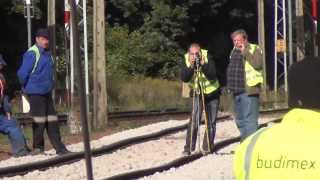preview picture of video 'Przesuwanie toru 502 linii SKM w związku z budową PKM (28.09.2013 r.)'