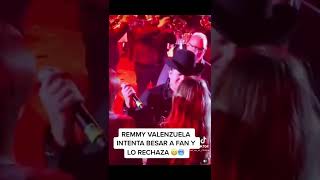 REMMY Valenzuela es rechazado por fan al que él intenta besar