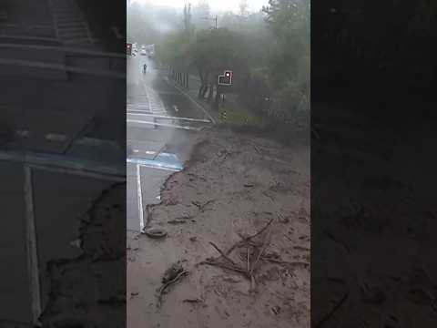 Las FUERTES LLUVIAS dejan CALLES BAJO el AGUA en CHILE #shorts