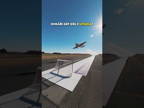 O tohle se pokusili jako první na světě 🔥👏 #redbull #icehockey #aviation #hockey