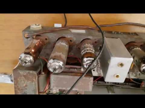 Radio a valvole nuda in ascolto Obiettivo Dx 9610 Khz in onde corte