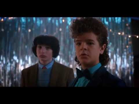 Stranger Things 2x09 | Dustin Snow Ball