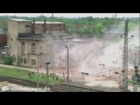 08.05.2012: Schornsteinsprengung in Magdeburg