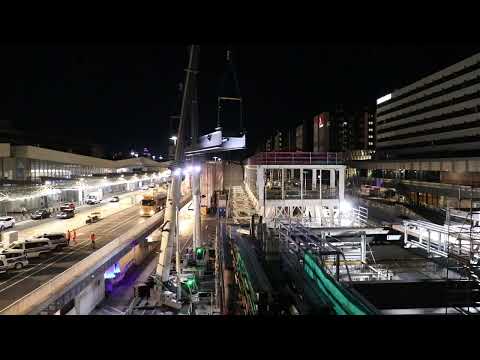 Autokran-Tandem setzt tonnenschwere Träger am Fraport.