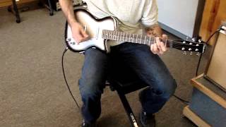 Video thumbnail for Silvertone 1303/U2 Gravity Music Gear 03/09/15 by GravityMusicGearCO