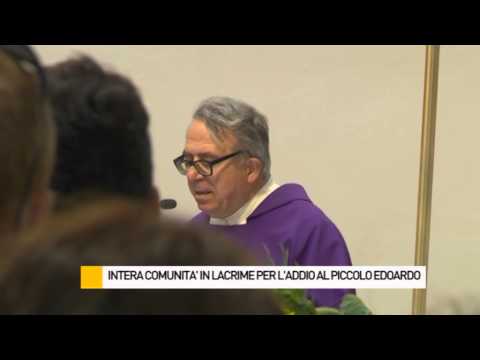 Intera comunità in lacrime per l'addio al piccolo Edoardo