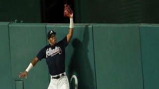 Ronald de los Bravos highlighted a victory full of power hitting a home run and stealing another.