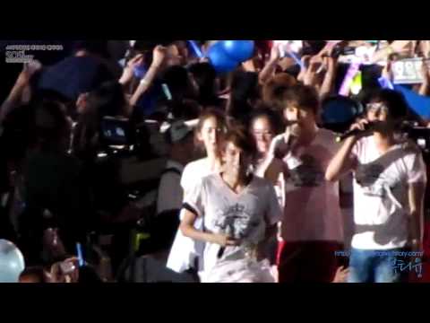 [Fancam] 100821 Yoona SNSD - Ending@ SM TOWN 2010 Seoul