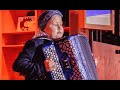 Wout sluit De Warmste Week in Kortrijk af op zijn accordeon