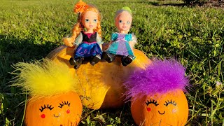 Fall 2023 ! Elsa & Anna toddlers play outdoors - Barbie dolls - acorns - pumpkin challenge