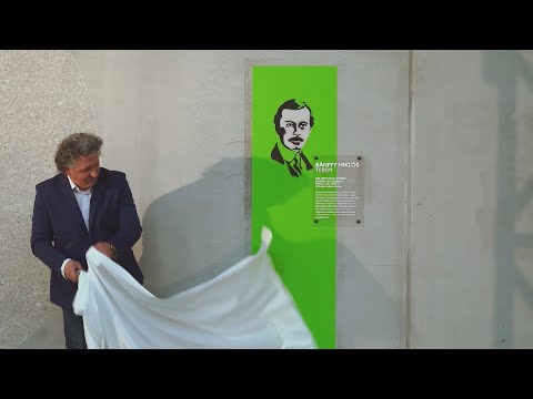 TÁBLAAVATÁS AZ EIFFELBEN