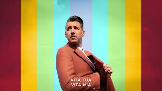 Kadr z teledysku Puntino intergalattico tekst piosenki Francesco Gabbani