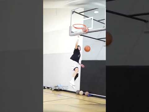 5’8 Filipino dunks like he’s 6’8. Crazy dunk mix
