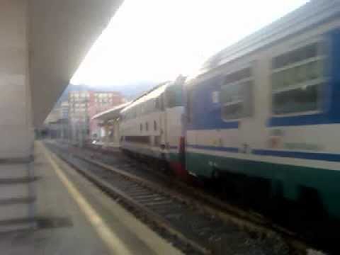 ICN 1910 in partenza da Salerno (E 444r-077)