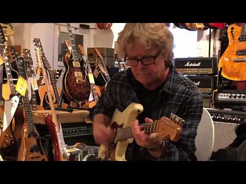 SAGA guitarist Ian Crichton testing a 64 Stratocaster at Vintage-Guitar Oldenburg