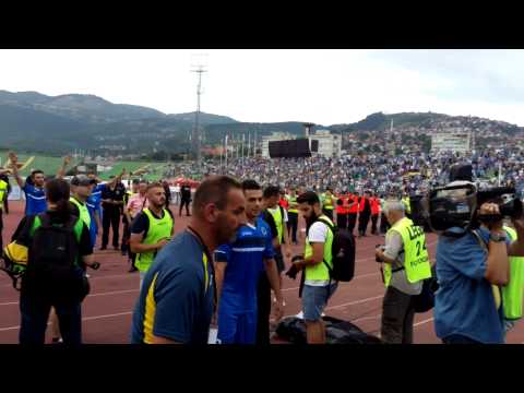 Ovacije Josipu Kvesiću