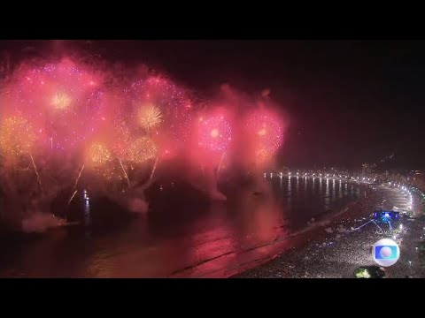 Fogos Réveillon Copacabana 2022/2023 Rio, Brazil...