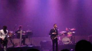 Dirt sings &quot;She&#39;s So Bendable&quot;