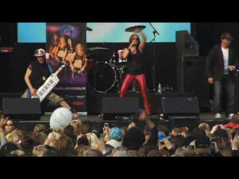 Aamupojat feat. Waldo & Movetronin Päivi - Eurodance (live @ NRJ Konsertti Helsinki)