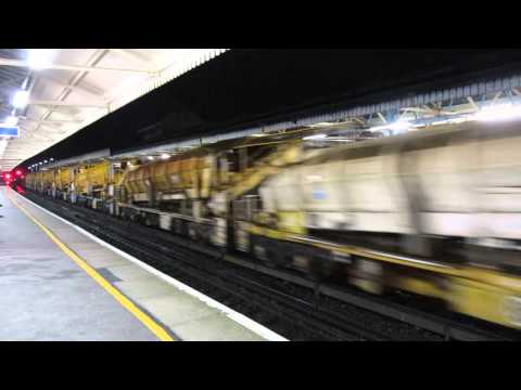 66849 working 6Y43 Eastleigh to Hoo Jn passes Basingstoke 14/01/2014