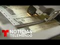 El Gobierno pide devolver los cheques de ayuda enviados a muertos | Noticias Telemundo