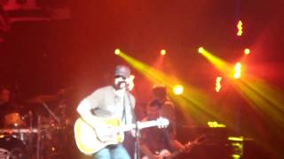 Eric Church - It Aint Killed Me Yet (Live)